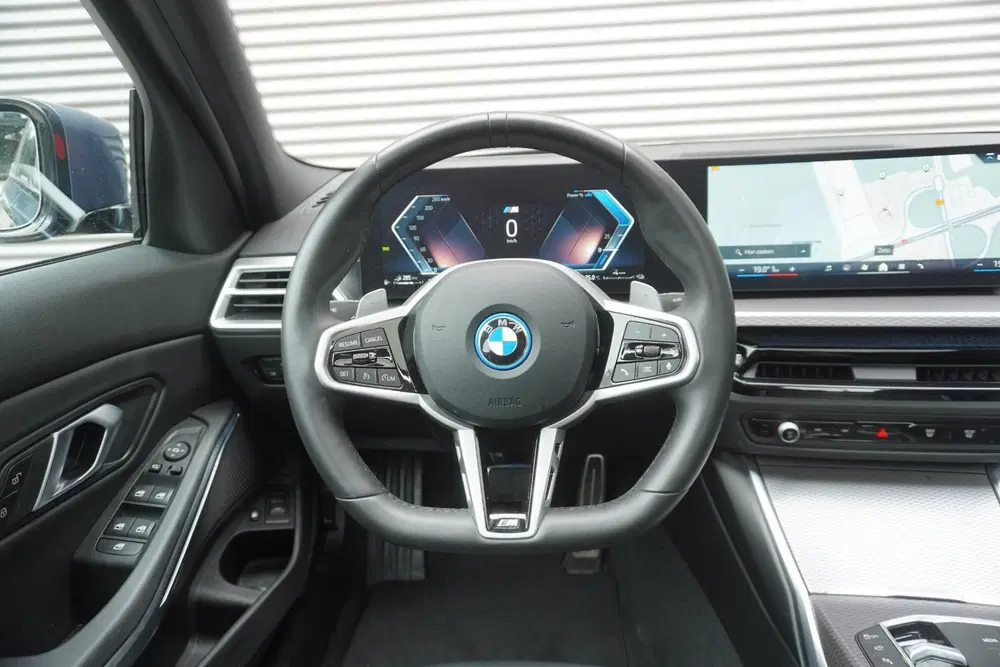 BMW 3-serie Sedan 330e M Sportpakket Pro uit 2025, foto 7