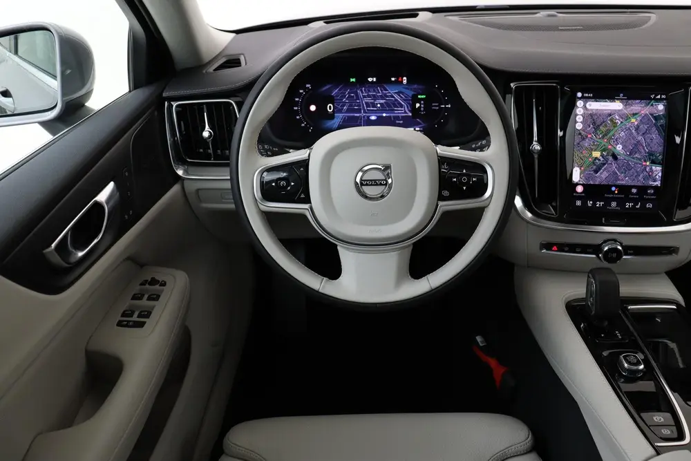 Volvo V60 T6 PLUG-IN HYBRID AWD ULTRA BRIGHT -PANO.D uit 2025, foto 2