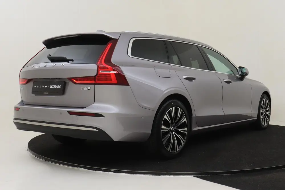 Volvo V60 T6 PLUG-IN HYBRID AWD ULTRA BRIGHT -PANO.D uit 2025, foto 3