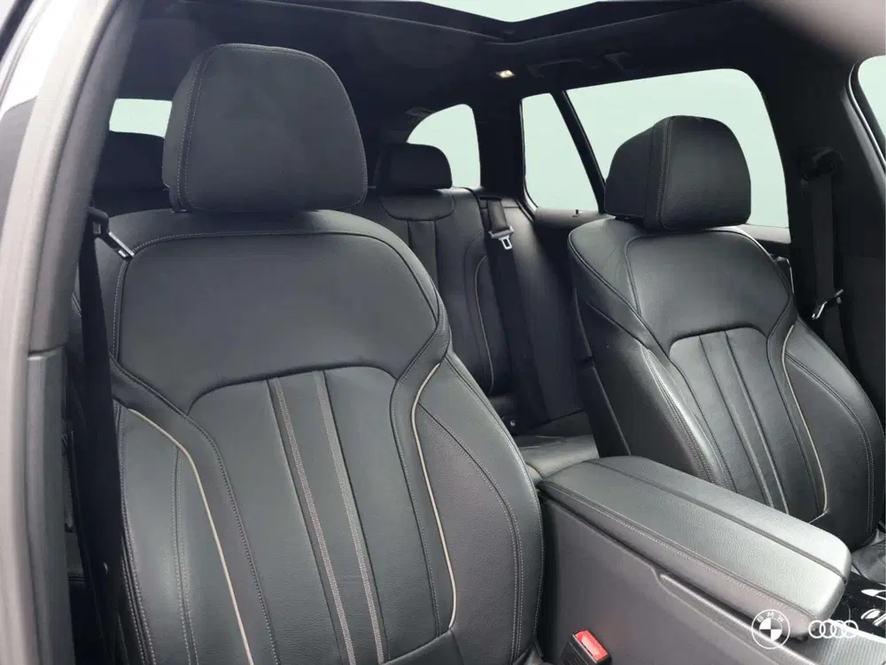 BMW 5-serie xDrive M SPORT uit 2023, foto 14