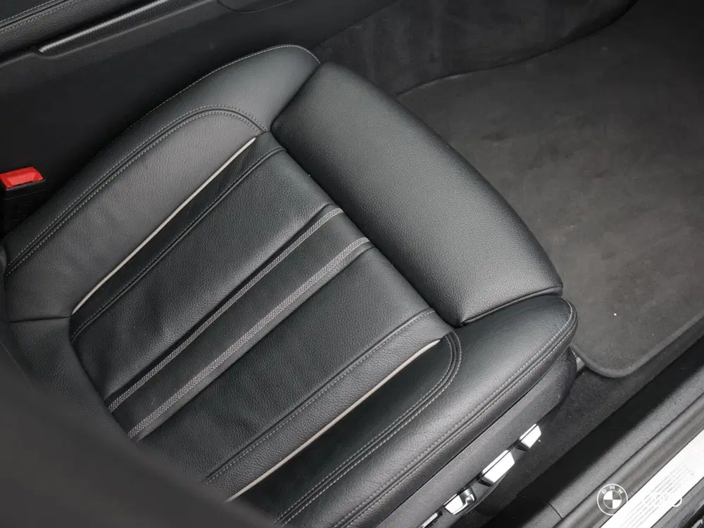 BMW 5-serie xDrive M SPORT uit 2023, foto 15