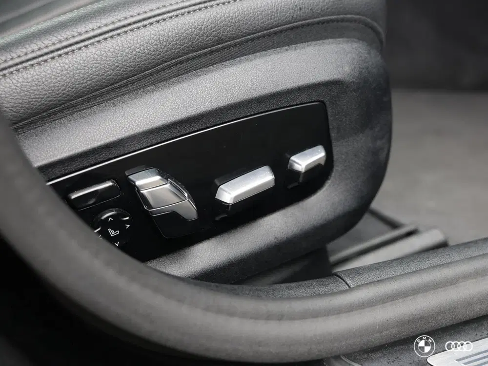 BMW 5-serie xDrive M SPORT uit 2023, foto 16