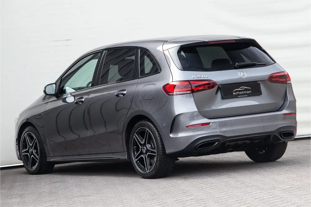 Mercedes-Benz B-Klasse 250 e AMG Night Edition uit 2020, foto 11