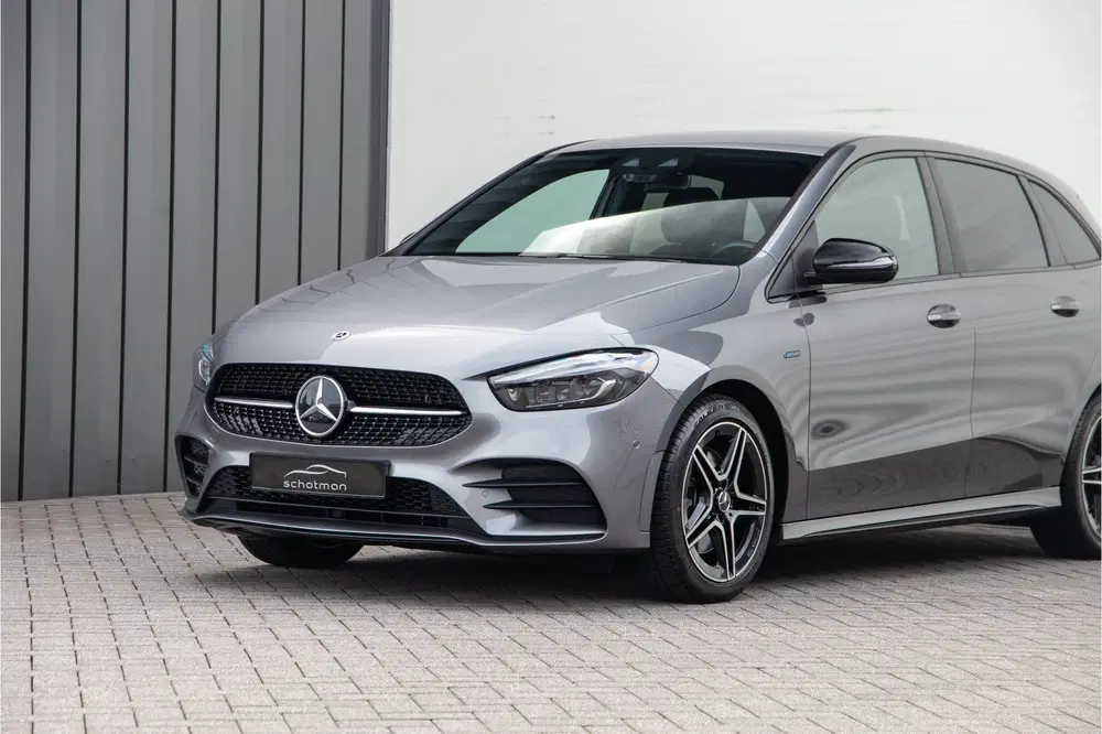 Mercedes-Benz B-Klasse 250 e AMG Night Edition uit 2020, foto 14