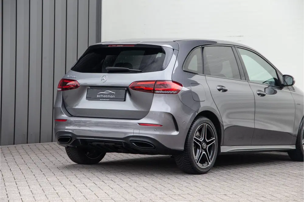 Mercedes-Benz B-Klasse 250 e AMG Night Edition uit 2020, foto 17