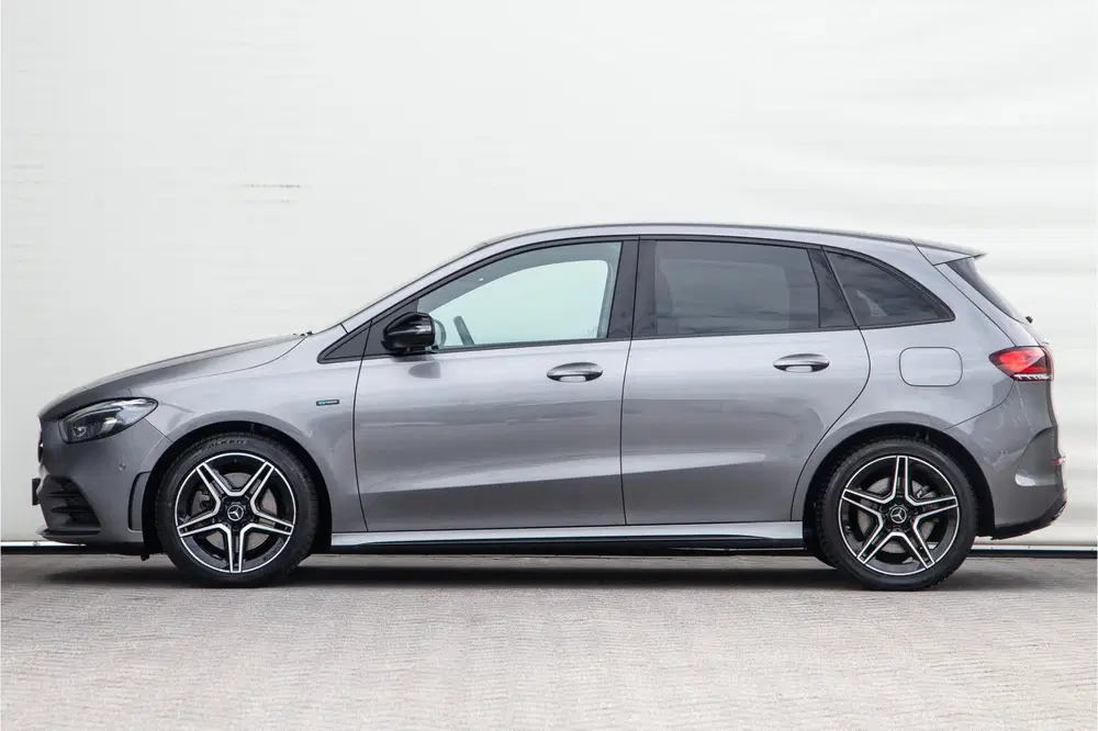 Mercedes-Benz B-Klasse 250 e AMG Night Edition uit 2020, foto 4