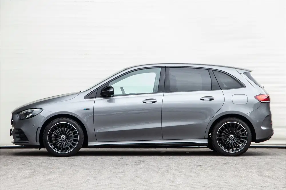 Mercedes-Benz B-Klasse 250 e AMG Night Edition uit 2020, foto 4
