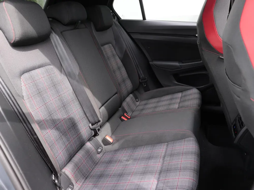 Volkswagen Golf 2.0 TSI GTI | Panoramadak | Stoel- en stuurv uit 2024, foto 10