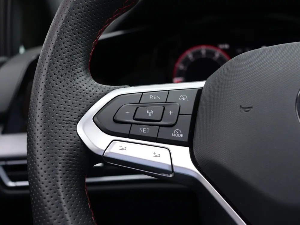 Volkswagen Golf 2.0 TSI GTI | Panoramadak | Stoel- en stuurv uit 2024, foto 17