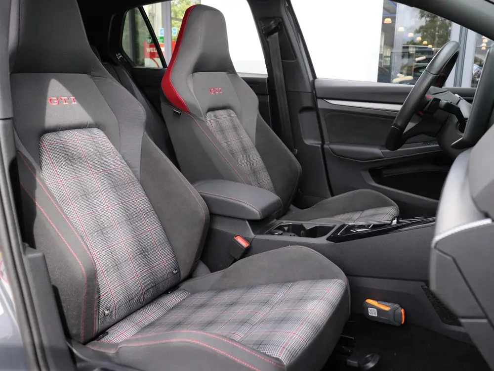 Volkswagen Golf 2.0 TSI GTI | Panoramadak | Stoel- en stuurv uit 2024, foto 9