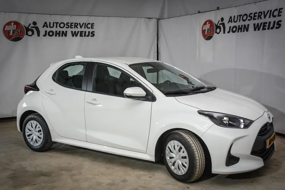 Toyota Yaris 1.0 VVT-i Active uit 2022, foto 2