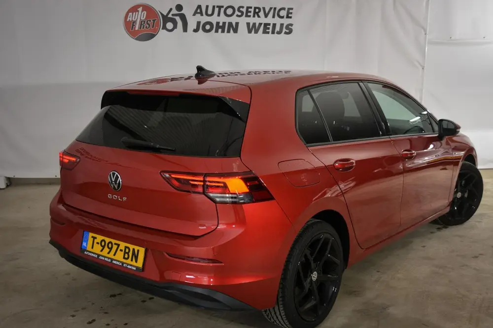 Volkswagen GOLF 8 1.5 TSI Life Business uit 2022, foto 2