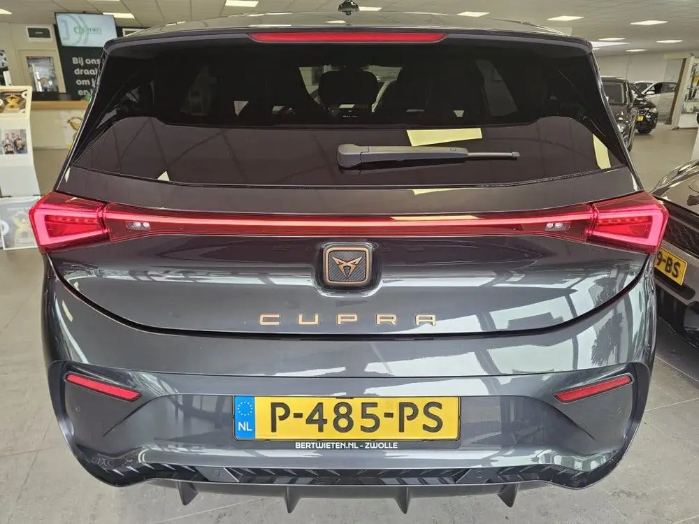 Cupra Born Adrenaline One uit 2022, foto 11