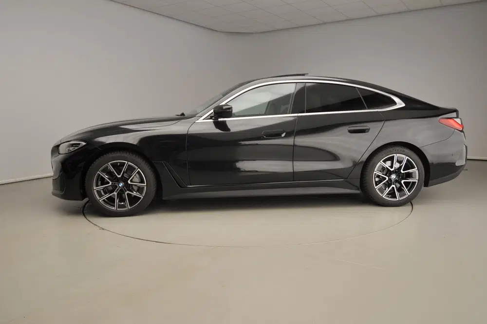 BMW 4-serie Gran Coupé 430i uit 2023, foto 2