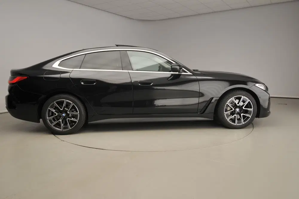 BMW 4-serie Gran Coupé 430i uit 2023, foto 4