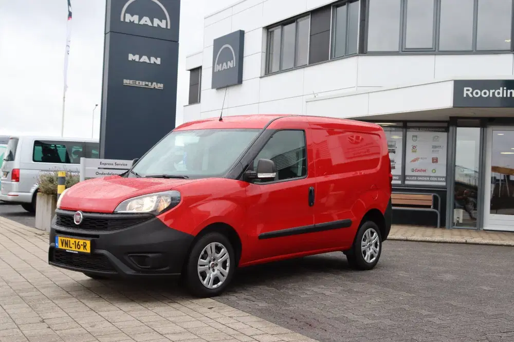 Fiat Doblo Doblò Cargo 1.6 MJ L1H1 uit 2022, foto 2