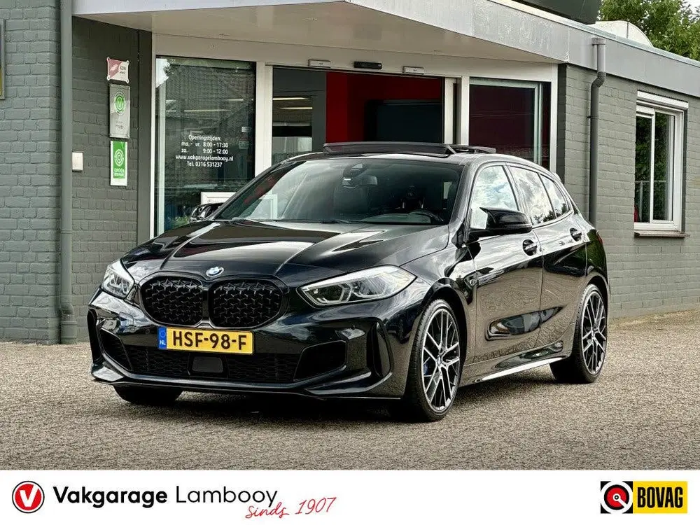 BMW 1-serie M135i xDrive High Executive Pano Head-up K uit 2020