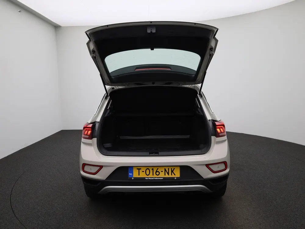 Volkswagen T-Roc 1.5 TSI Life Business uit 2023, foto 11