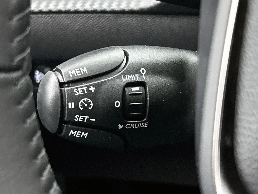 Peugeot 208 1.2 PureTech 100 Allure l Navigatie l Came uit 2025, foto 6