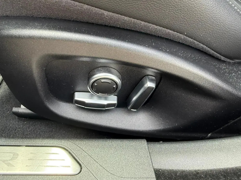 Jaguar XE 2.0 P250 S *Cruise Control & Navigatie* uit 2020, foto 16