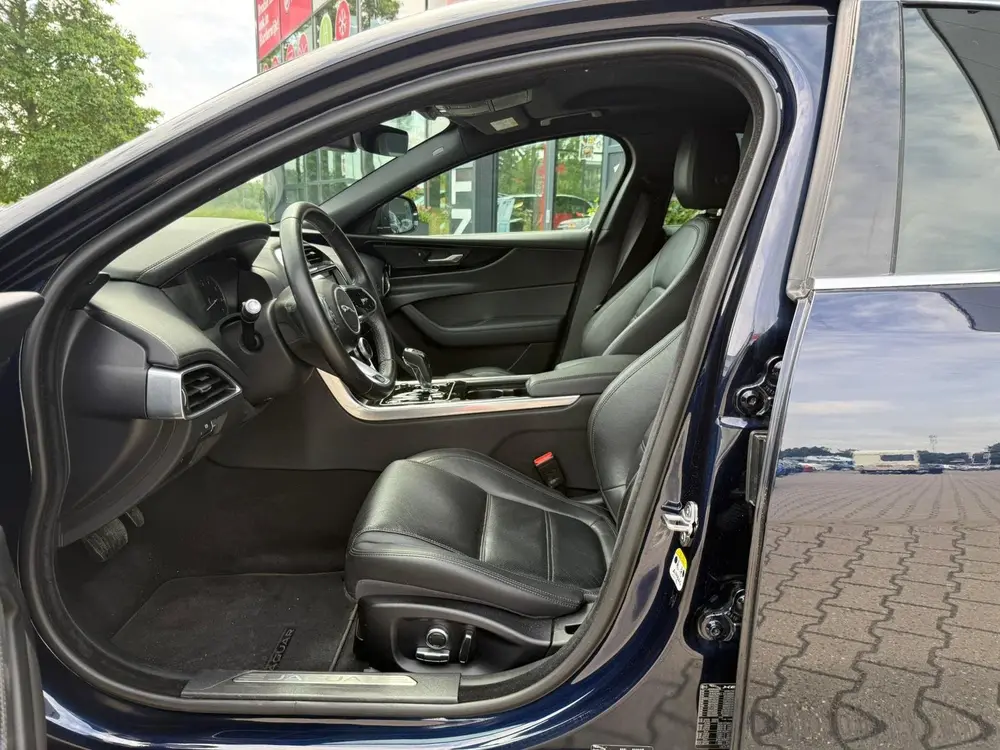 Jaguar XE 2.0 P250 S *Cruise Control & Navigatie* uit 2020, foto 9
