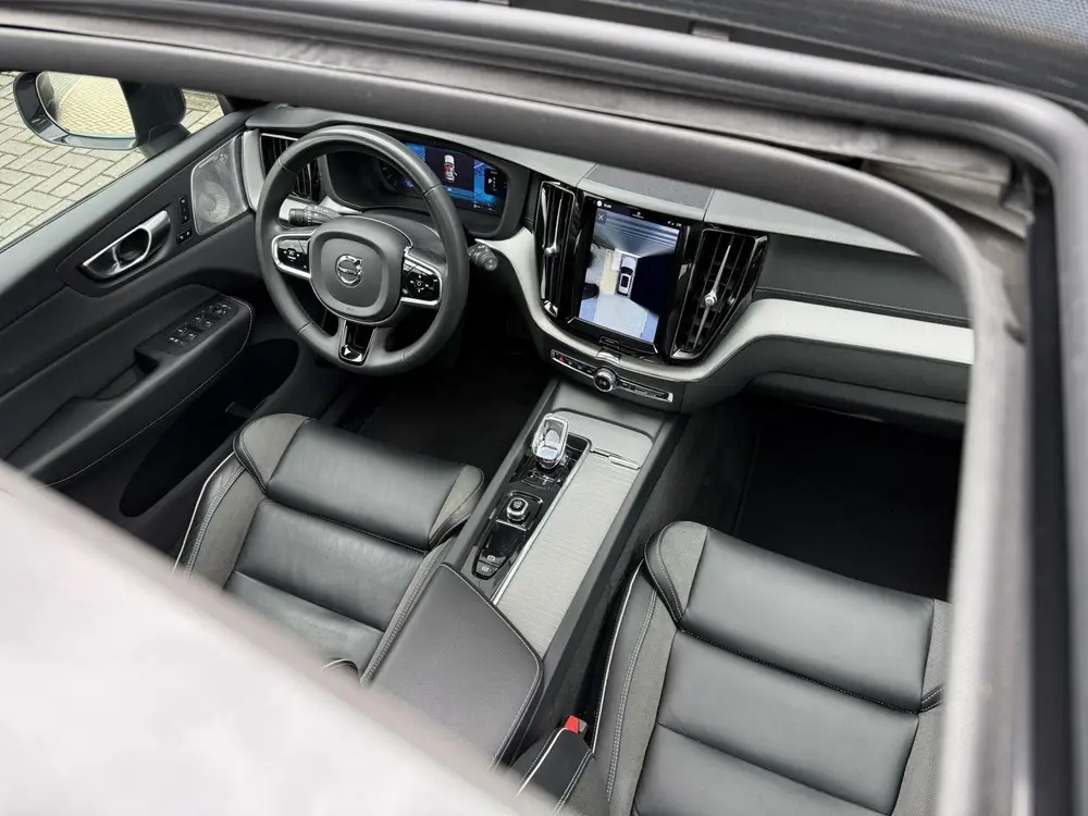 Volvo XC60 T8 Plug-in AWD Ultimate Dark uit 2023, foto 3