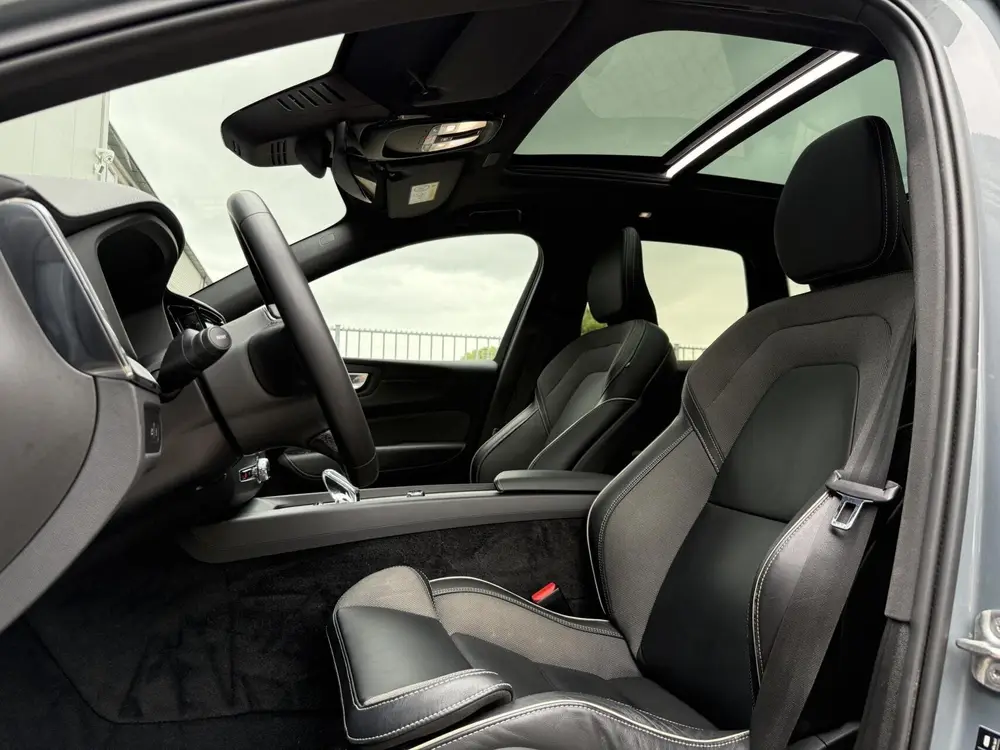 Volvo XC60 T8 Plug-in AWD Ultimate Dark uit 2023, foto 5