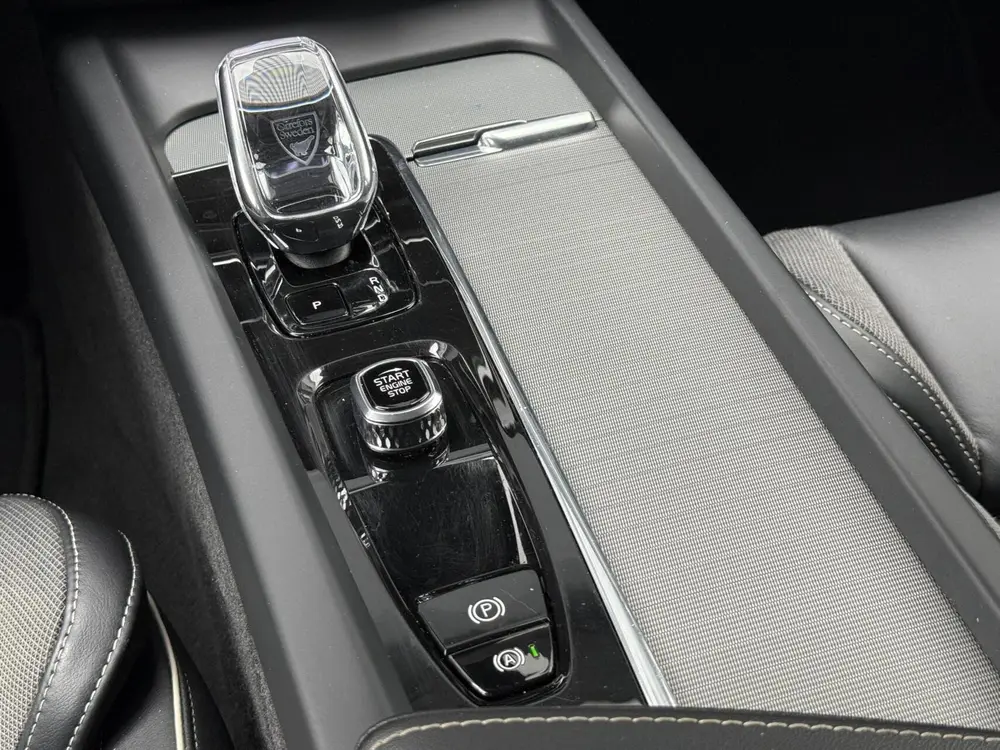 Volvo XC60 T8 Plug-in AWD Ultimate Dark uit 2023, foto 9