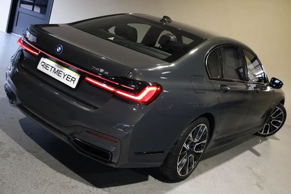 BMW 7-serie 745e High Executive uit 2022, foto 2