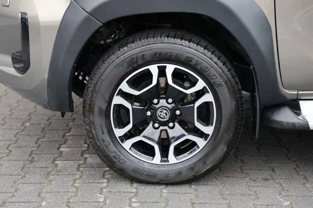 Toyota Hilux 2.8 D-4D DUBBEL CABIN EXECUTIVE A uit 2024, foto 3