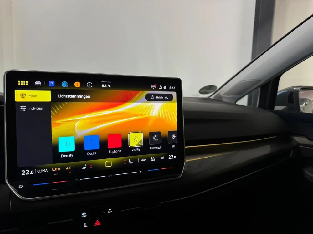Volkswagen Golf 1.5 eTSI Life PANO 360' SFEER' uit 2025, foto 13