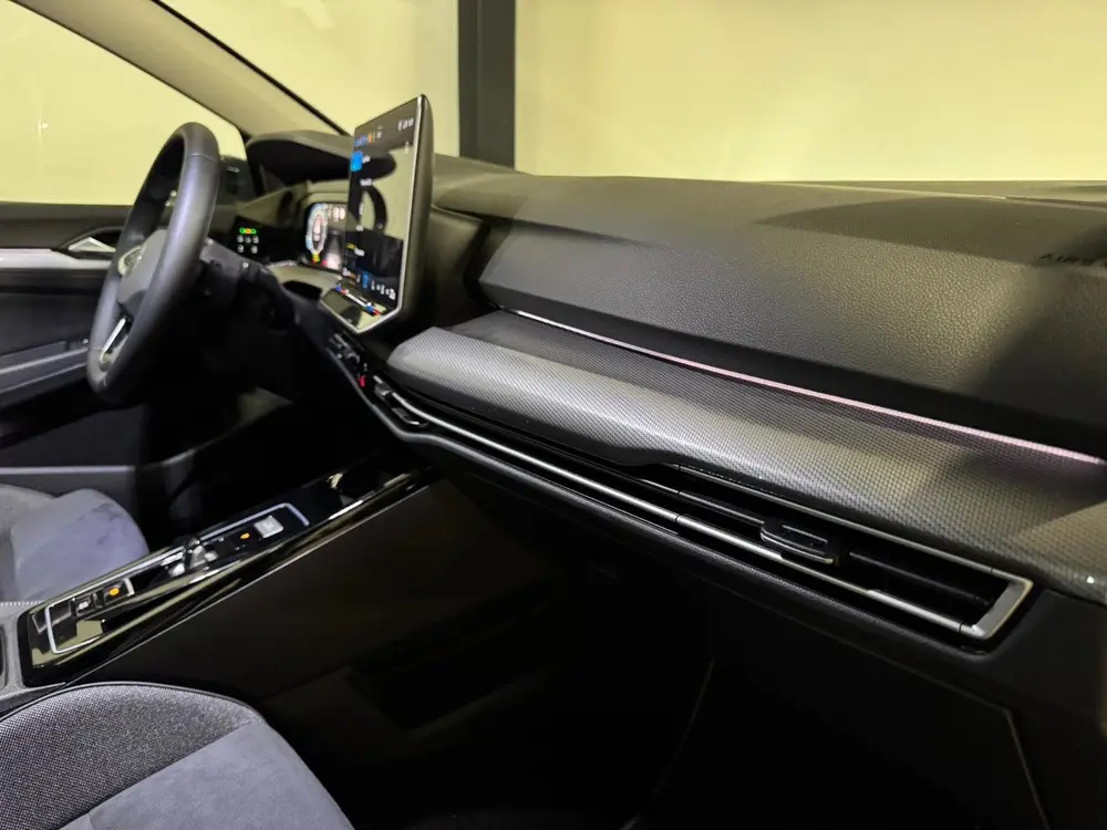 Volkswagen Golf 1.5 eTSI Life PANO 360' SFEER' uit 2025, foto 17
