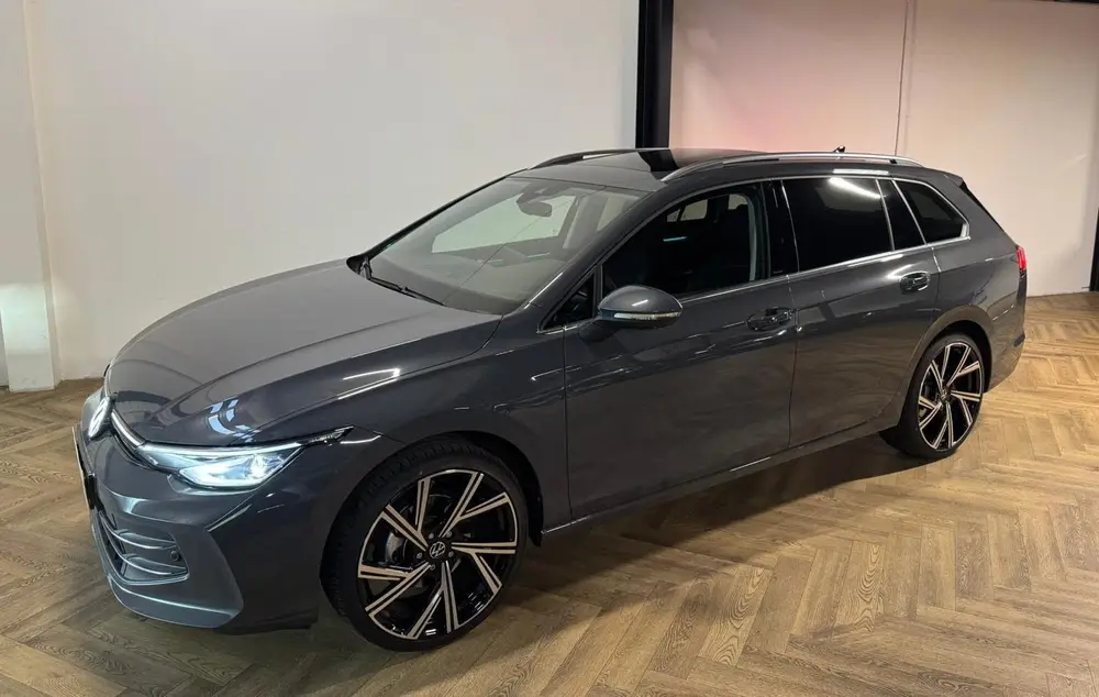 Volkswagen Golf 1.5 eTSI Life PANO 360' SFEER' uit 2025, foto 4