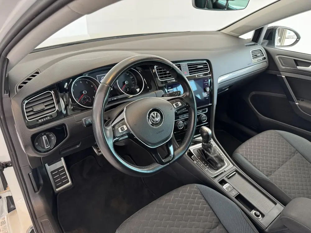 Volkswagen Golf 1.5 TSI Highline Business R-Line 18” inch uit 2019, foto 2