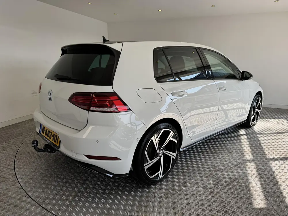 Volkswagen Golf 1.5 TSI Highline Business R-Line 18” inch uit 2019, foto 5