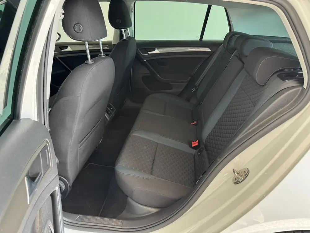 Volkswagen Golf 1.5 TSI Highline Business R-Line 18” inch uit 2019, foto 9
