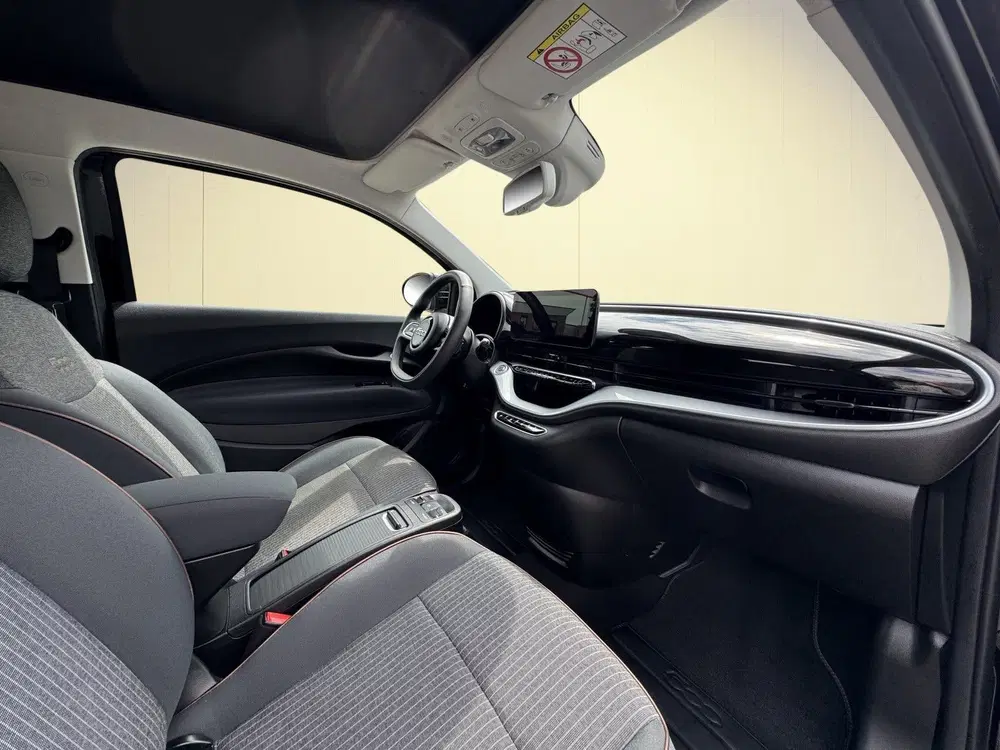 Fiat 500e CABRIO ICON+ 42KWH Soh 93% uit 2022, foto 17