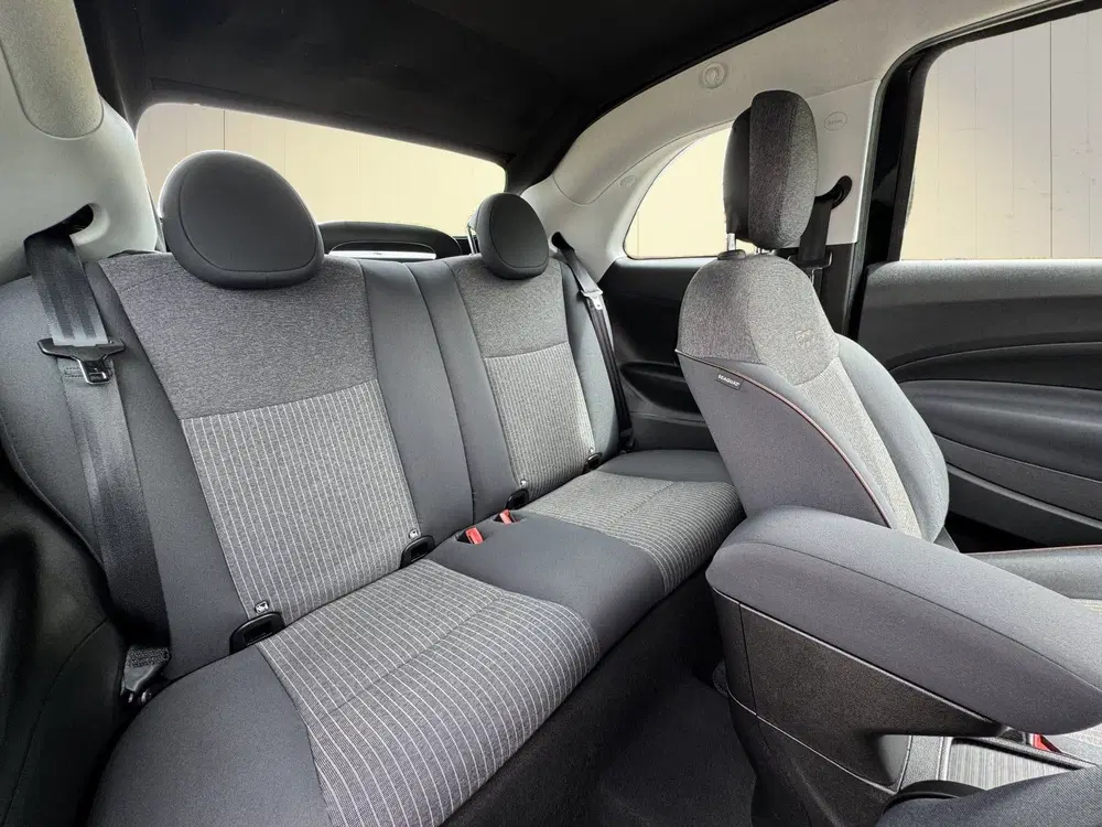 Fiat 500e CABRIO ICON+ 42KWH Soh 93% uit 2022, foto 19