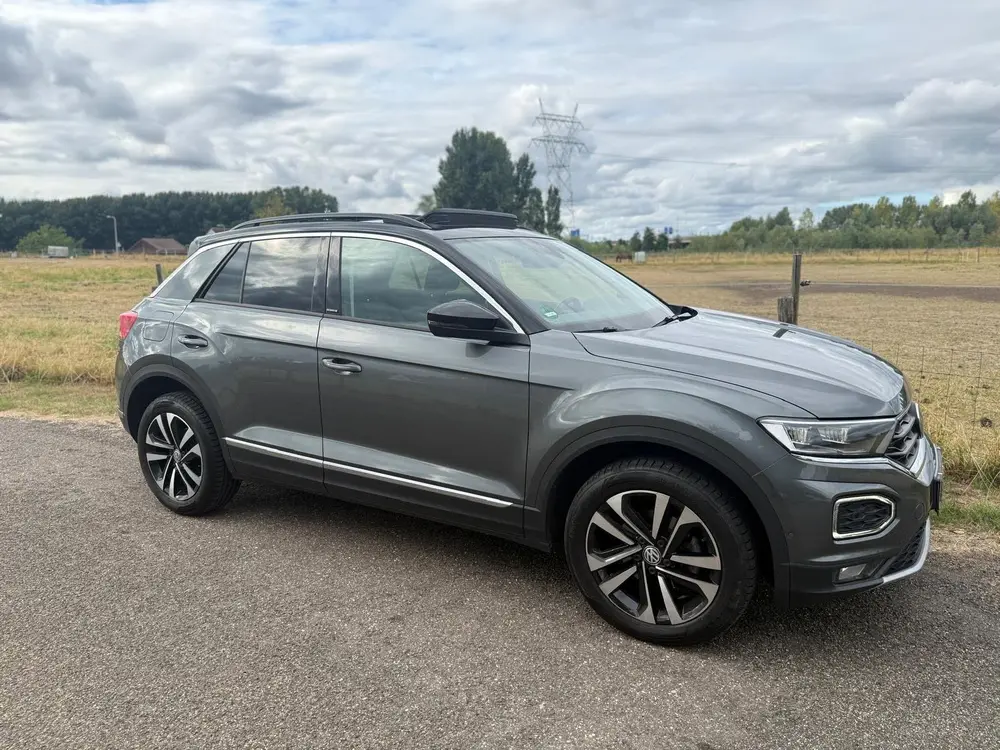 Volkswagen T-ROC 1.5 TSI iQ.Drive/DSG/Pano/Acc/Virt.dash uit 2019, foto 2