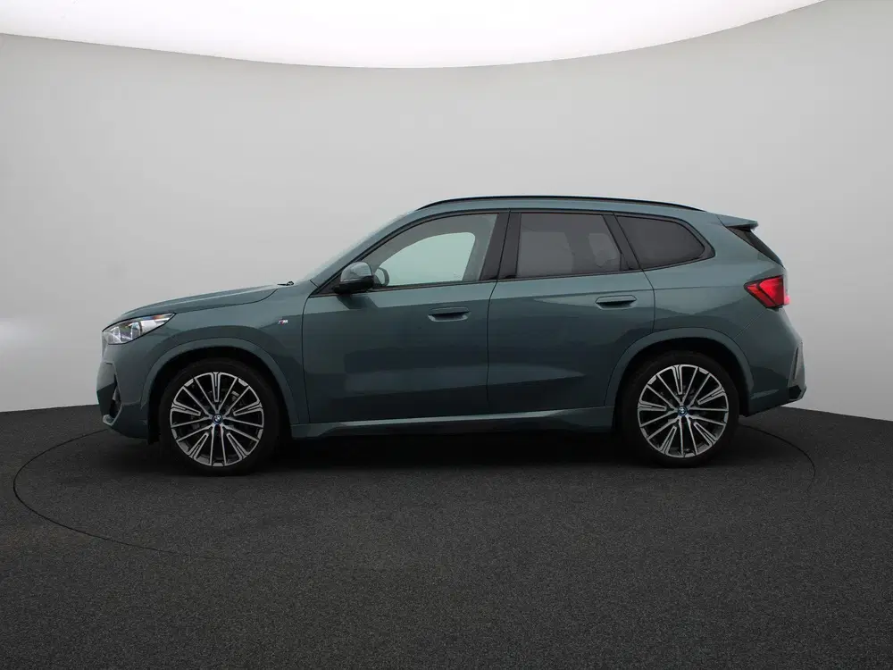 BMW iX1 eDrive20 M Sportpakket uit 2024, foto 4