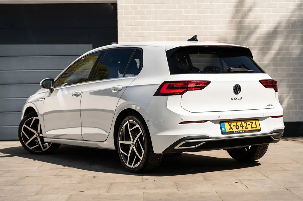 Volkswagen Golf 1.5 eTSI Style IQ Light | Camera | Massage | uit 2020, foto 15