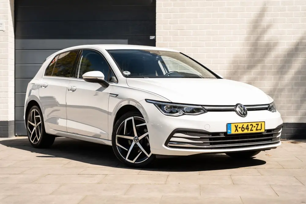 Volkswagen Golf 1.5 eTSI Style IQ Light | Camera | Massage | uit 2020, foto 2