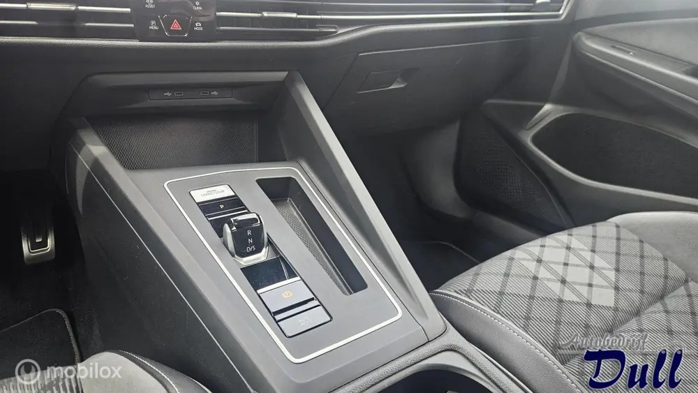 Volkswagen Golf 1.5 eTSI R-Line DSG Virtualdashboard 68118KM uit 2020, foto 16