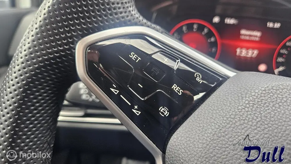 Volkswagen Golf 1.5 eTSI R-Line DSG Virtualdashboard 68118KM uit 2020, foto 19