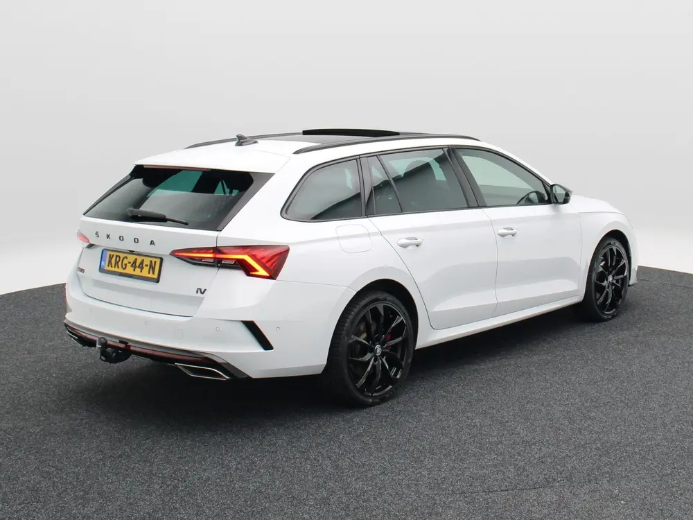 Skoda Octavia 1.4 TSi 245 Pk RS iV PHEV Business uit 2023, foto 3