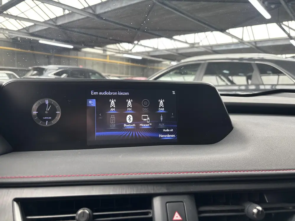 Lexus UX 250h F Sport Line uit 2019, foto 15