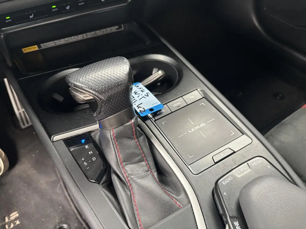 Lexus UX 250h F Sport Line uit 2019, foto 18