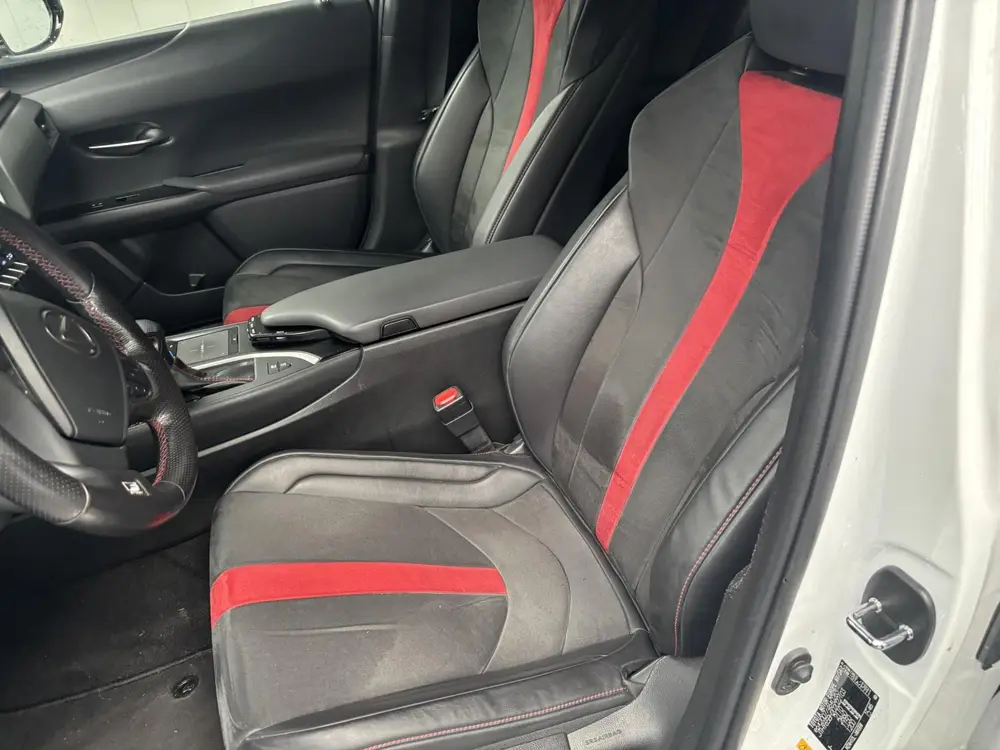Lexus UX 250h F Sport Line uit 2019, foto 6