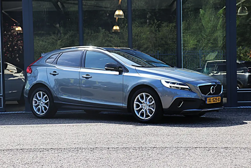 Volvo V40 Cross Country 1.5 T3 Polar+ Luxury (bj 2019) uit 2019
