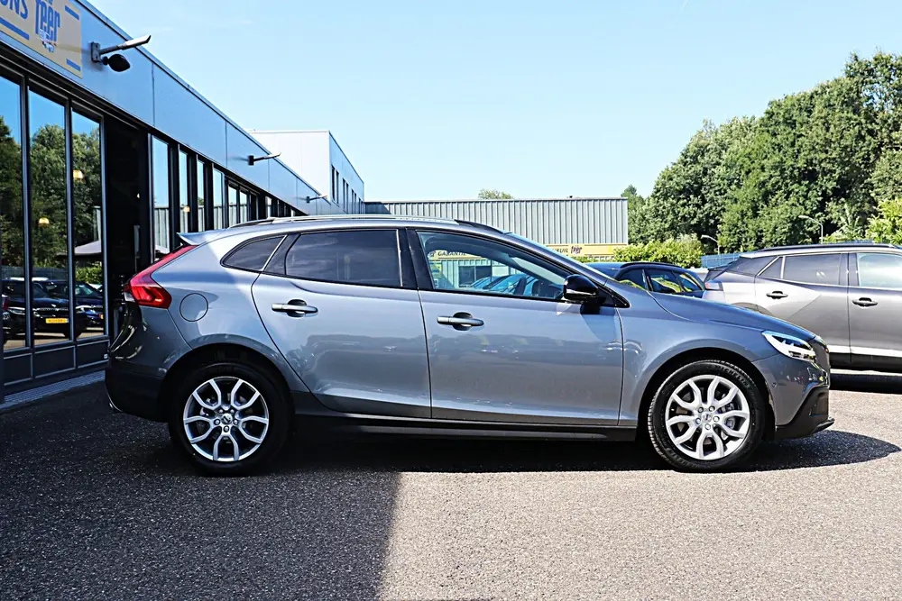 Volvo V40 Cross Country 1.5 T3 Polar+ Luxury (bj 2019) uit 2019, foto 3